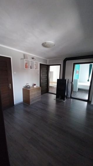 Casă cu 4 camere în Exterior Vest