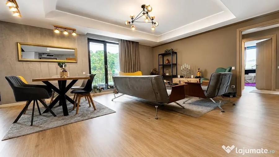 Apartament cu 4 camere semidecomandat în Sud
