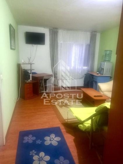 Garsonieră semidecomandată, mobilată în Girocului