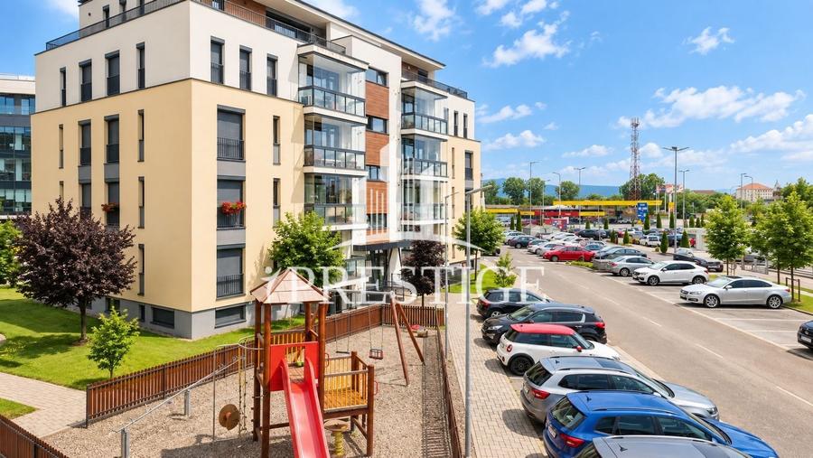 Apartament cu 4 camere decomandat, mobilat în Central