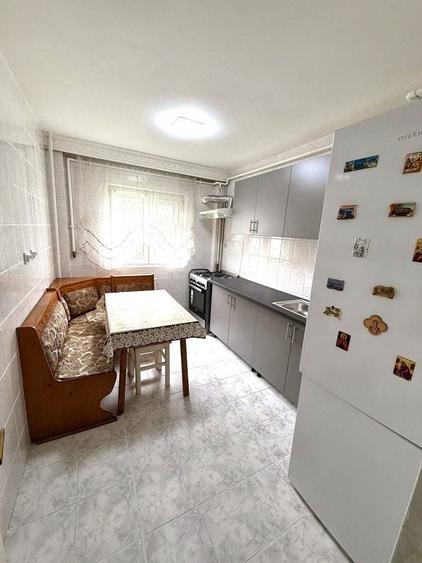 Apartament cu 3 camere decomandat în Dristor