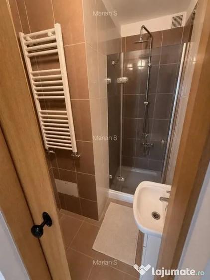 Apartament cu 4 camere semidecomandat în Tractorul