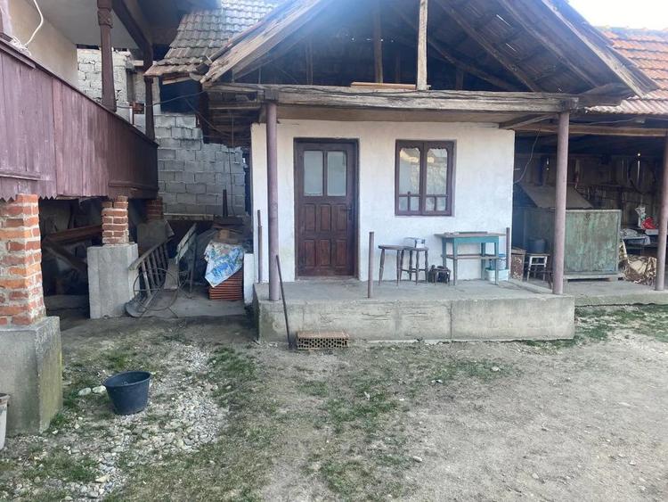 Casă cu Teren 7661 Mp în Șomănești