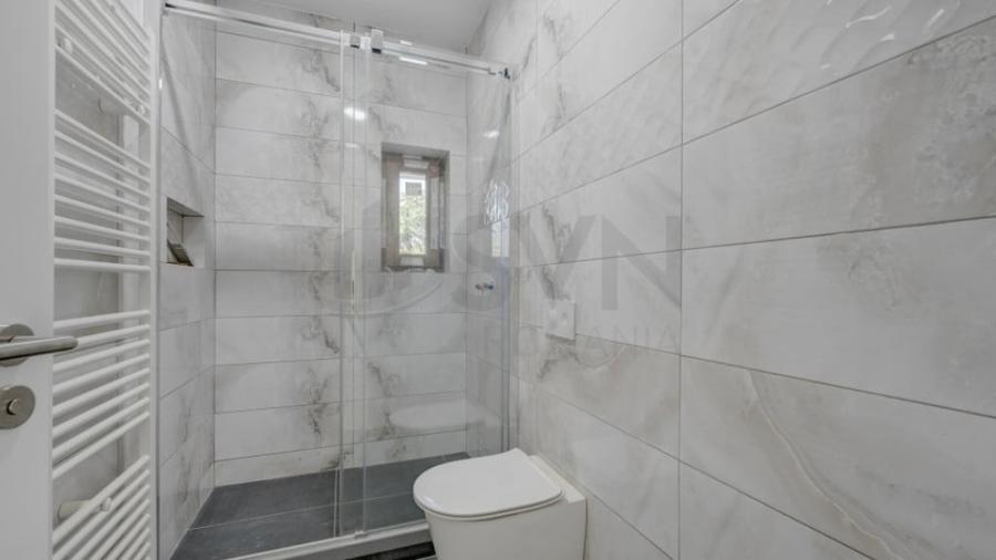 Casă cu 5 camere cu Teren 124 Mp în Victoriei