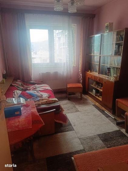 Apartament cu 3 camere decomandat în Petros