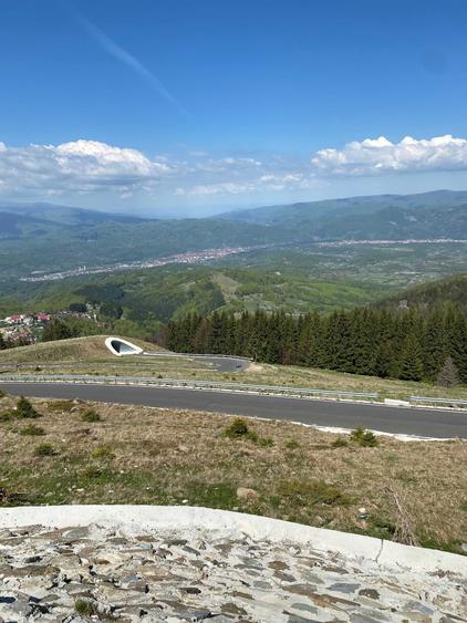Casă cu 4 camere decomandat în Petros