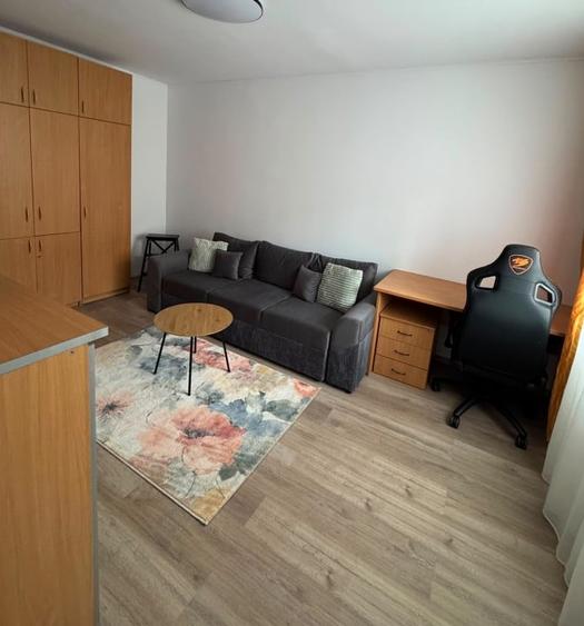 Garsonieră decomandată, mobilată în Răcădău