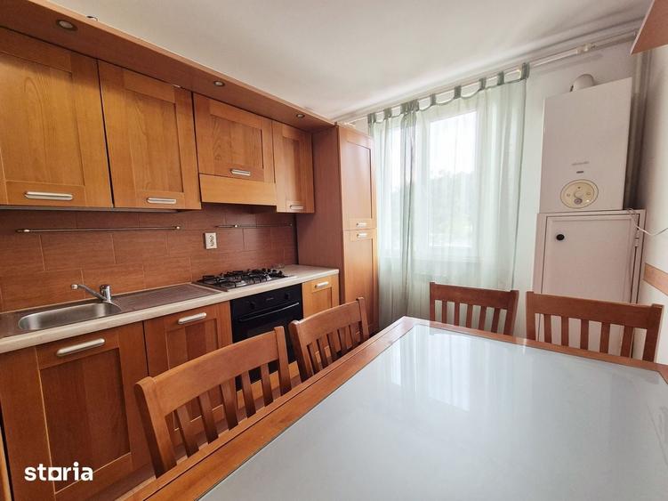 Apartament cu 3 camere decomandat în Est