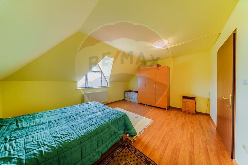 Casă individuală cu 7 camere cu Teren 1588 Mp în Zădăreni