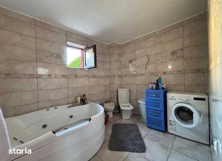 Casă cu 6 camere cu Teren 350 Mp în Cug