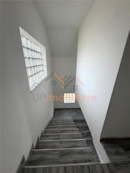 Casă cu 4 camere cu Teren 1439 Mp în Inand