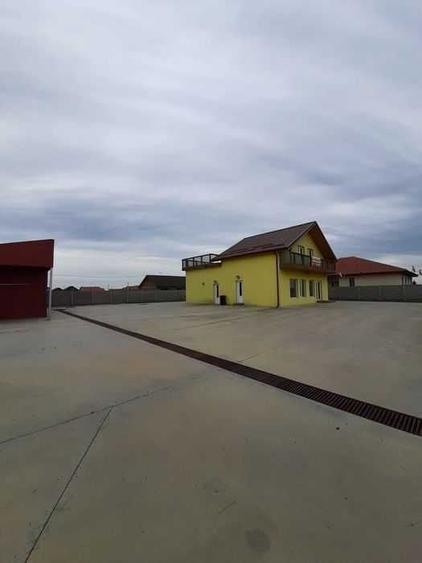 Casă cu 4 camere în Pădurani