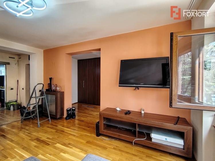 Apartament cu 4 camere decomandat, mobilat în Central