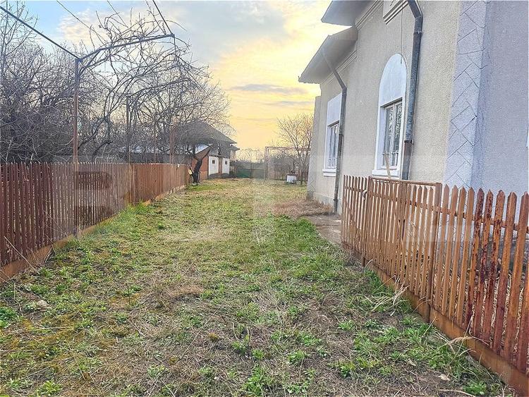 Casă individuală cu 4 camere cu Canalizare în Ulmi