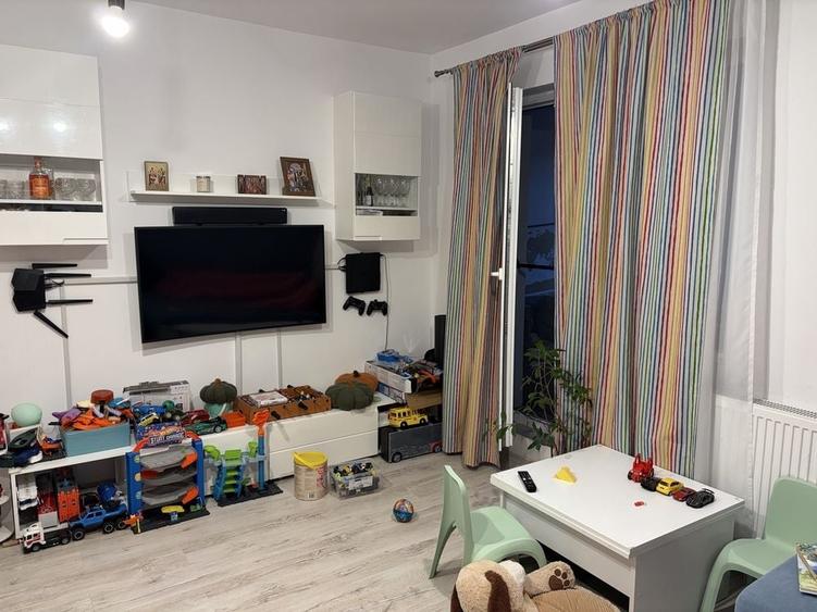 Apartament cu 3 camere decomandat în Chiajna