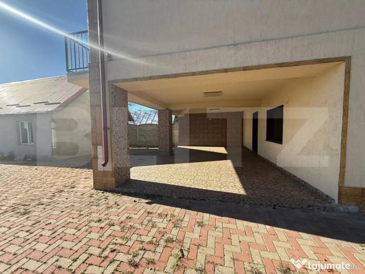 Casă cu 9 camere cu Teren 1000 Mp în Central
