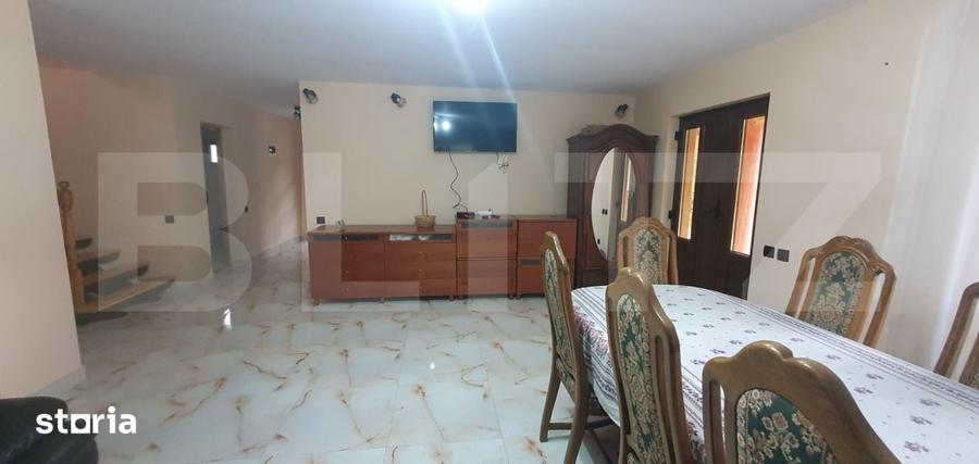 Casă cu 8 camere cu Teren 5955 Mp în Central