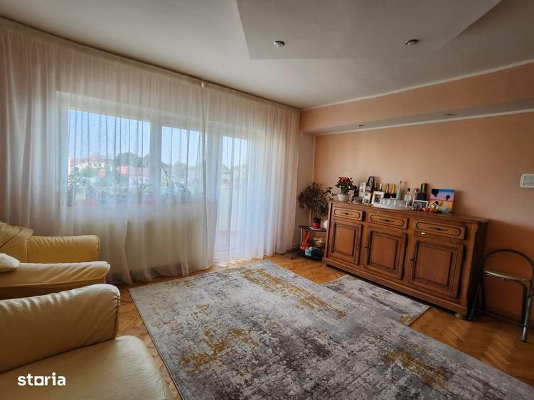 Apartament cu 3 camere decomandat în Energiei