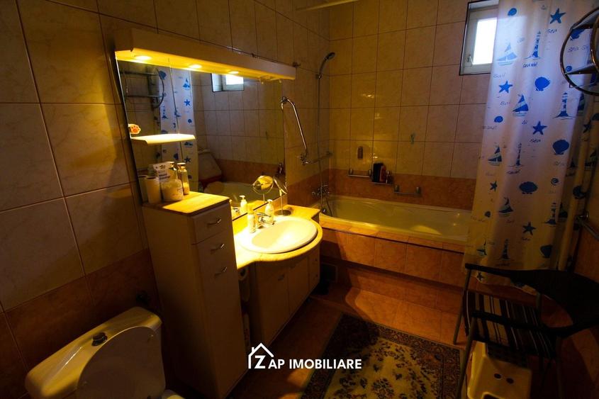 Casă individuală cu 7 camere cu Canalizare în Unirii