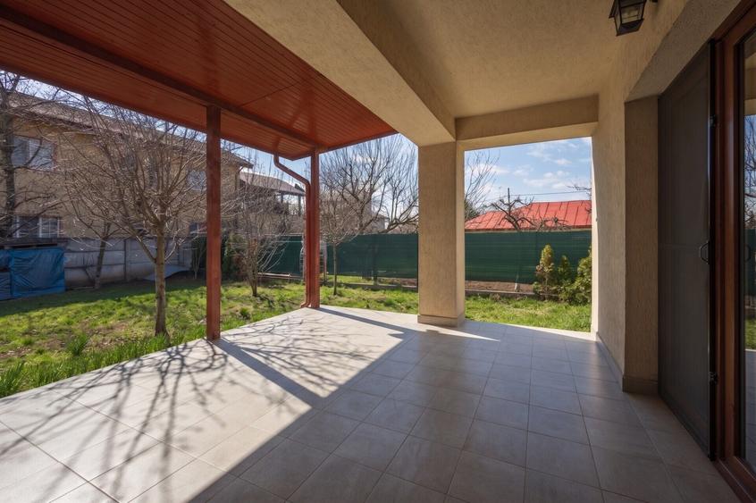 Casă individuală cu 8 camere cu Teren 515 Mp în Tunari