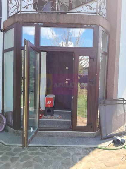 Casă individuală cu 5 camere cu Canalizare în Tineretului