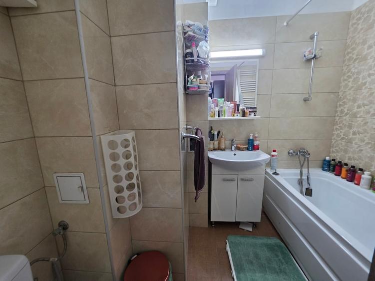 Apartament cu 3 camere semidecomandat, mobilat în 1 Decembrie 1918