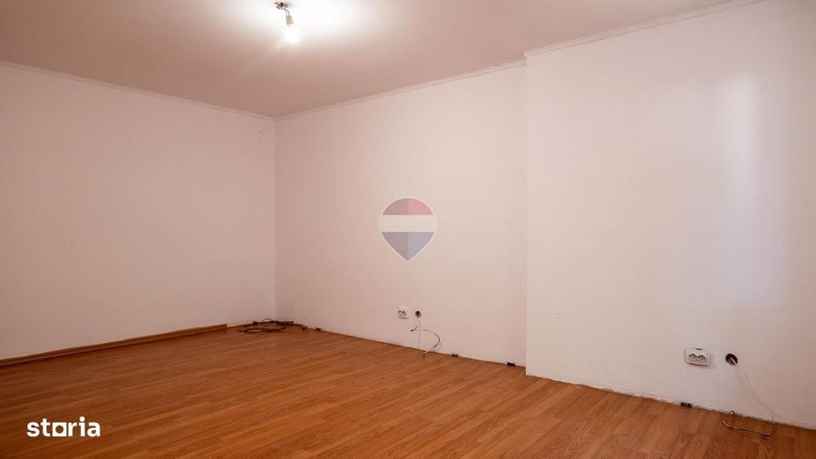 Casă cu 4 camere în 16 Februarie