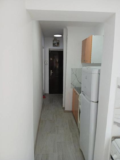 Garsonieră decomandată în 9 Mai