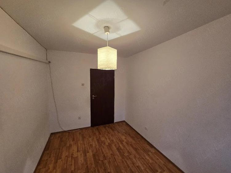 Apartament cu 3 camere decomandat în Sud