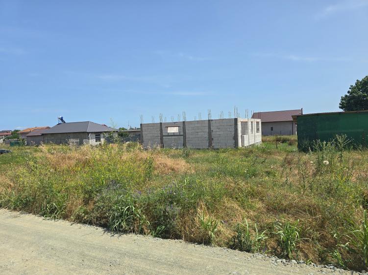 Teren Construcții intravilan de 510 mp, în Vest