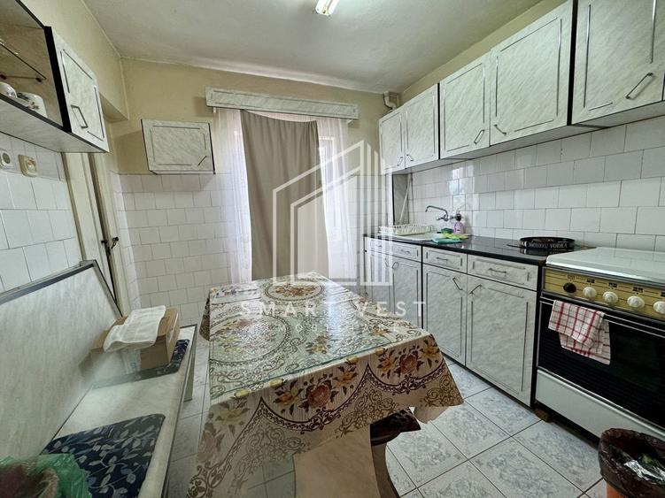 Apartament cu 2 camere semidecomandat, mobilat în Botizului