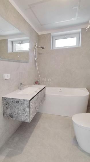 Penthouse cu 5 camere decomandat în Astra