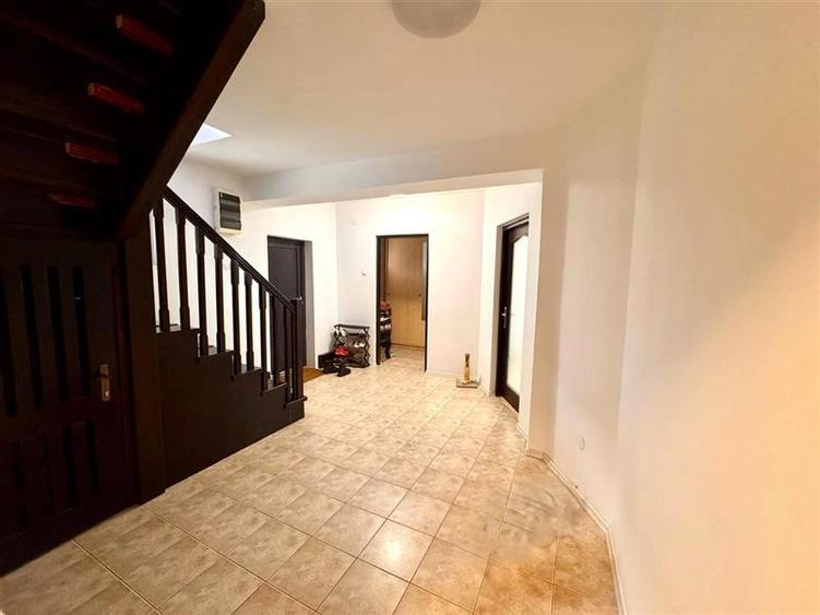 Casă individuală cu 4 camere cu Teren 1670 Mp în Bârnova