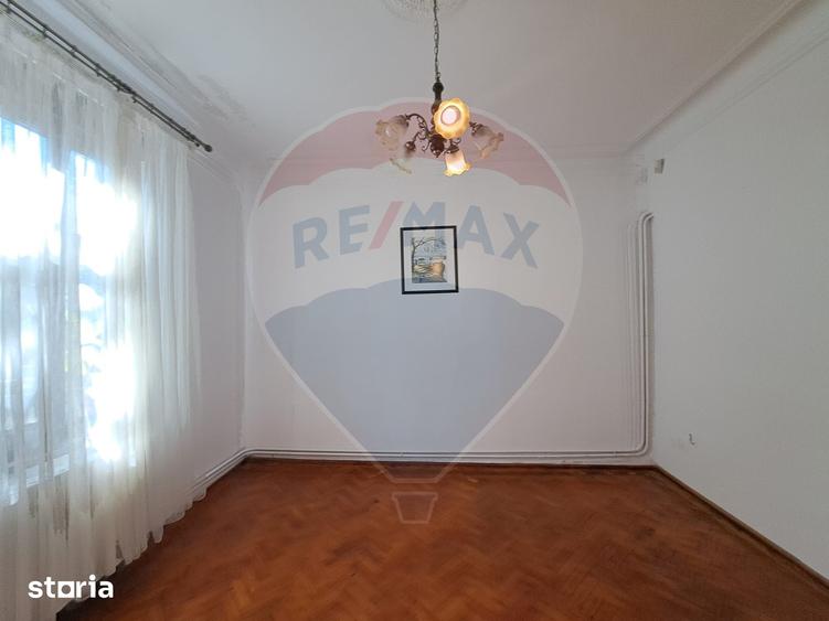 Casă cu 4 camere cu Teren 998 Mp în Gara