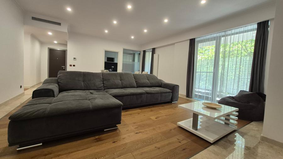 Apartament cu 3 camere decomandat în Kiseleff