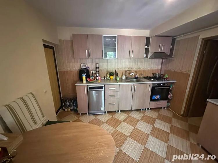 Casă cu 6 camere cu Teren 400 Mp în Est