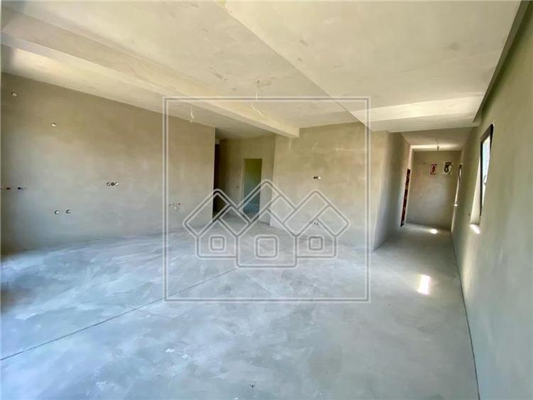 Apartament cu 3 camere nedecomandat în Arhitecților - Calea Cisnădiei