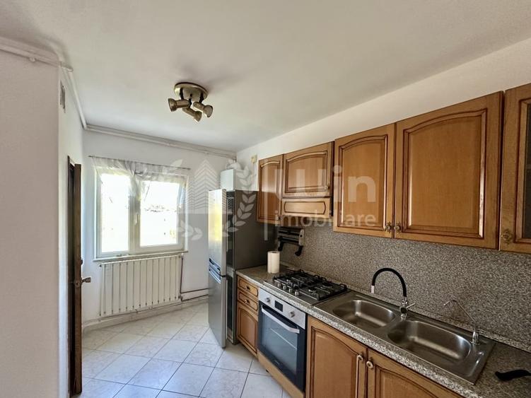 Apartament cu 4 camere semidecomandat, mobilat în Zorilor