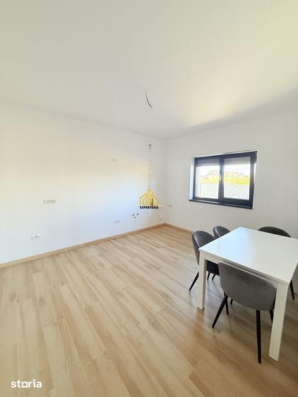 Casă cu 4 camere cu Teren 400 Mp în Domnești