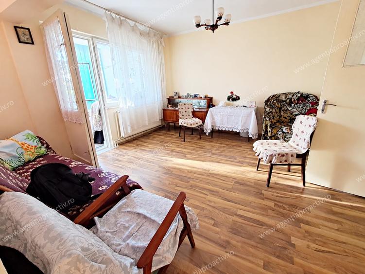 Apartament cu 4 camere decomandat în Micro 39