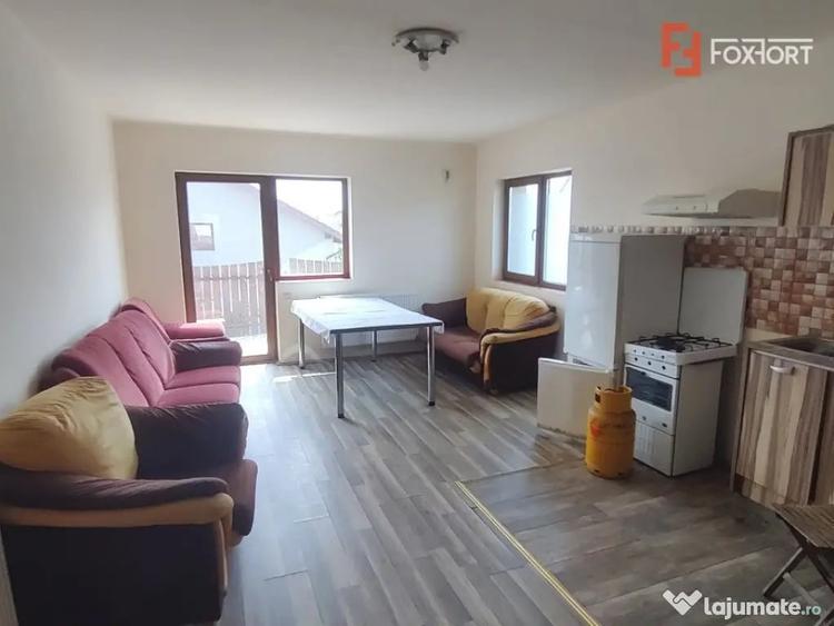 Casă cu 9 camere cu Teren 300 Mp în Dumbrăvița