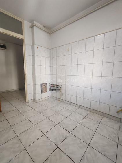 Apartament cu 3 camere decomandat în Rahova