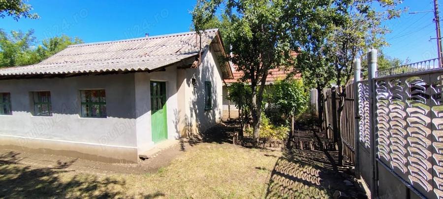 Casă cu 2 camere cu Teren 772 Mp în Perișor