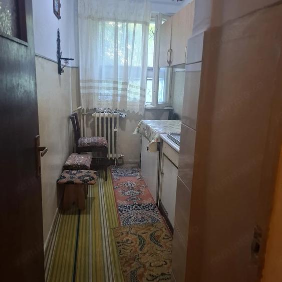 Apartament cu 3 camere semidecomandat în Groapa