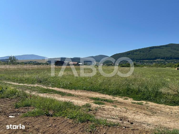 Teren de 1800 mp, în Poplaca
