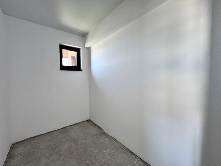 Duplex cu 4 camere cu Canalizare în Domnești