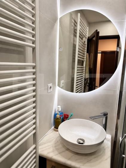 Apartament cu 3 camere decomandat, mobilat în Central