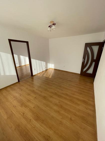 Apartament cu 2 camere semidecomandat în Girocului