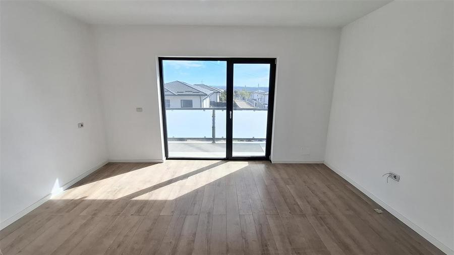 Duplex cu 3 camere cu Canalizare în Valea Lupului