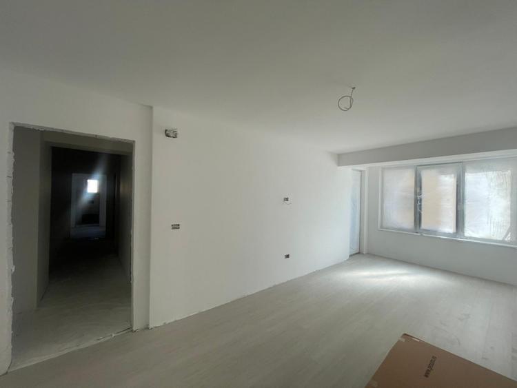 Apartament cu 3 camere decomandat în George Enescu